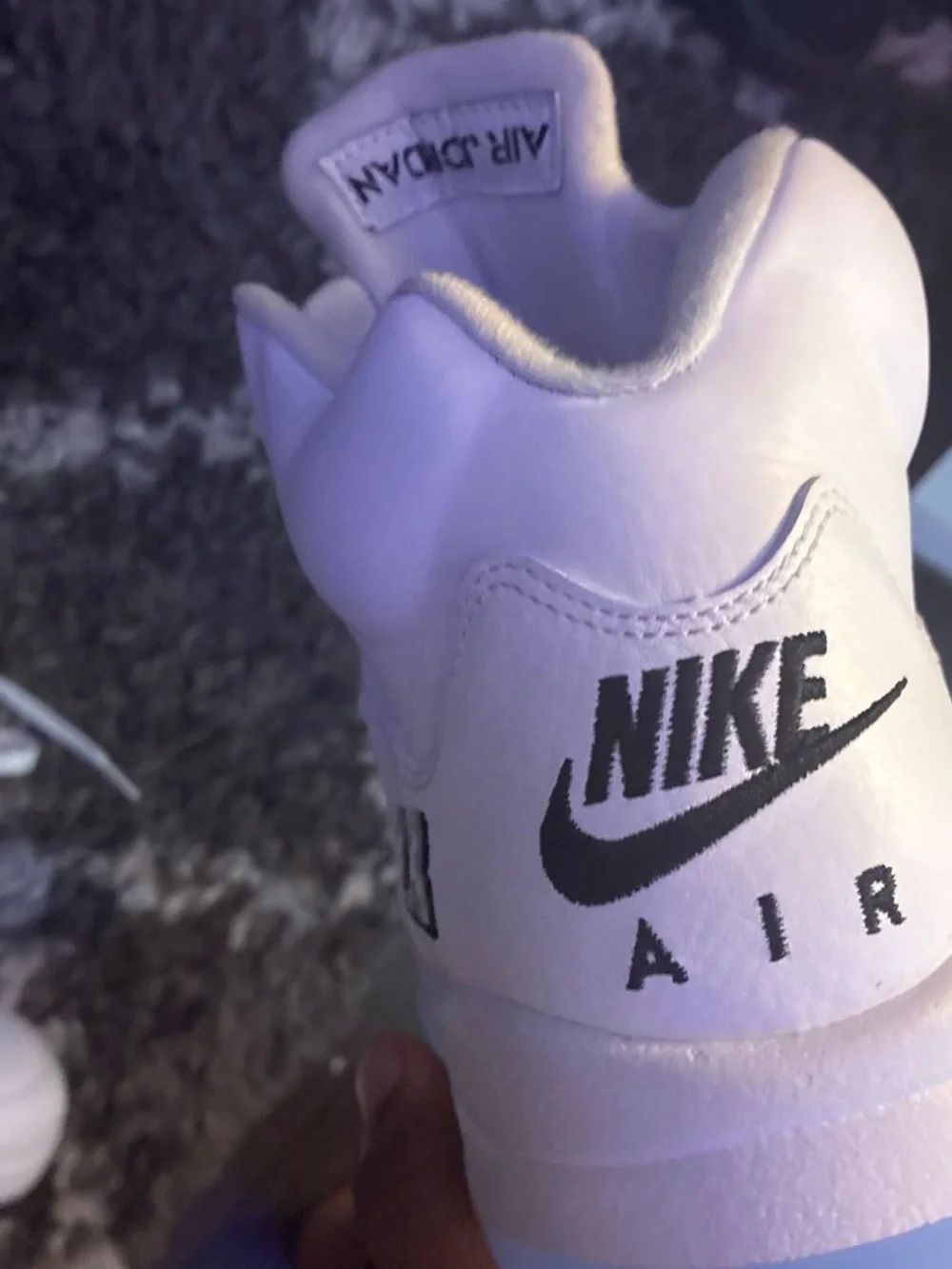 jordan 5 white metallic comes with box and extra lace size 9.5